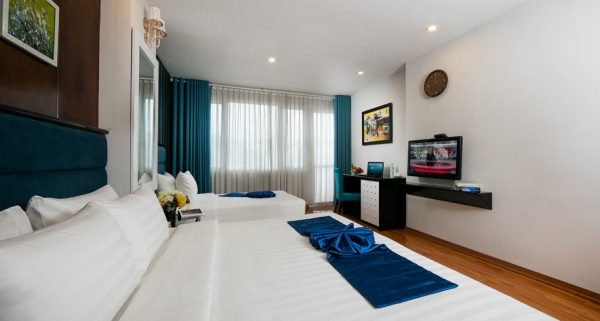 SUITE TRIPLE ROOM WITH BALCONY CITY VIEW